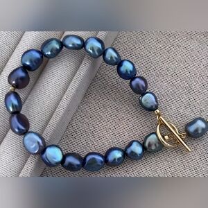 A Teenager'S Or Kids Irregular-Shaped Black Baroque Freshwater Pearls Bracelet,